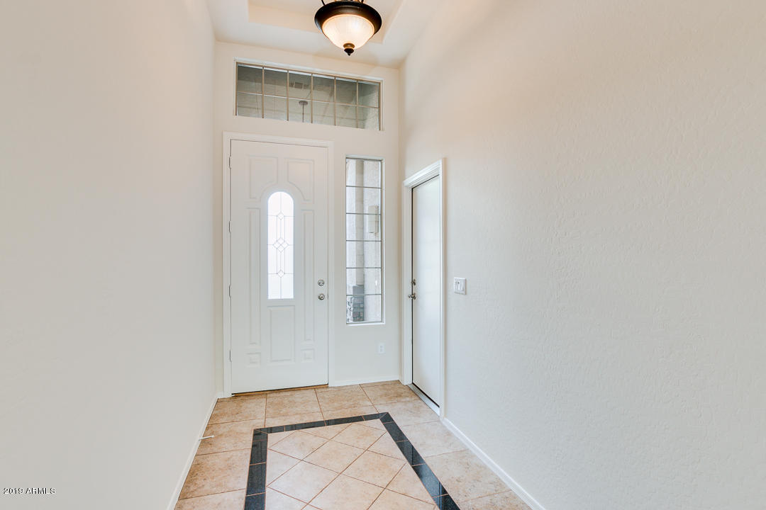 3213 West Sentinel Rock Road Phoenix, AZ 85086 - Photo 4 of 22 Entry 1