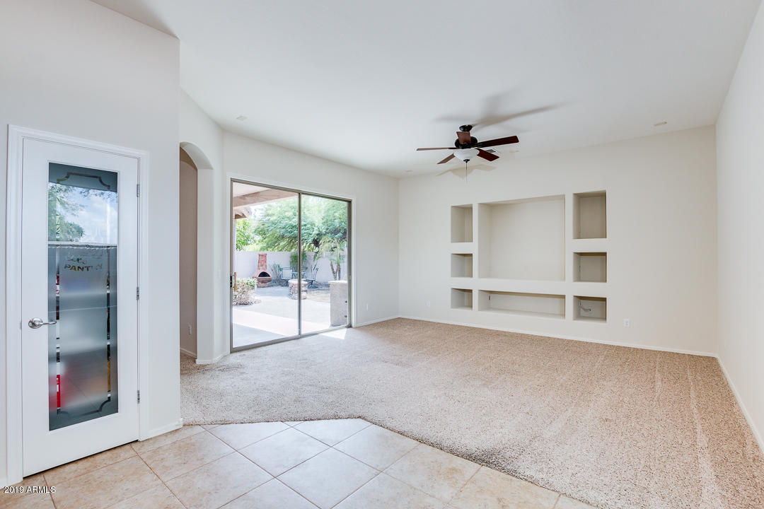 3213 West Sentinel Rock Road Phoenix, AZ 85086 - Photo 9 of 22 Living Room