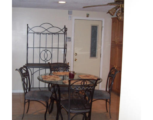 34 West Hill Road Springfield, MA 01109 - Photo 3 of 5