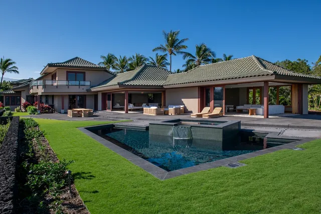 $7,300,000 | 68-1051 Honokaope Place, Kamuela, HI 96743