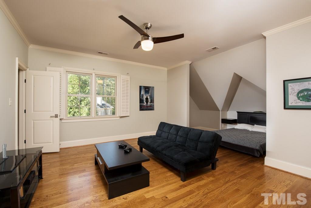 2425 Trenton Woods Way Raleigh, NC 27607 - Photo 14 of 25 Gallery Image 14