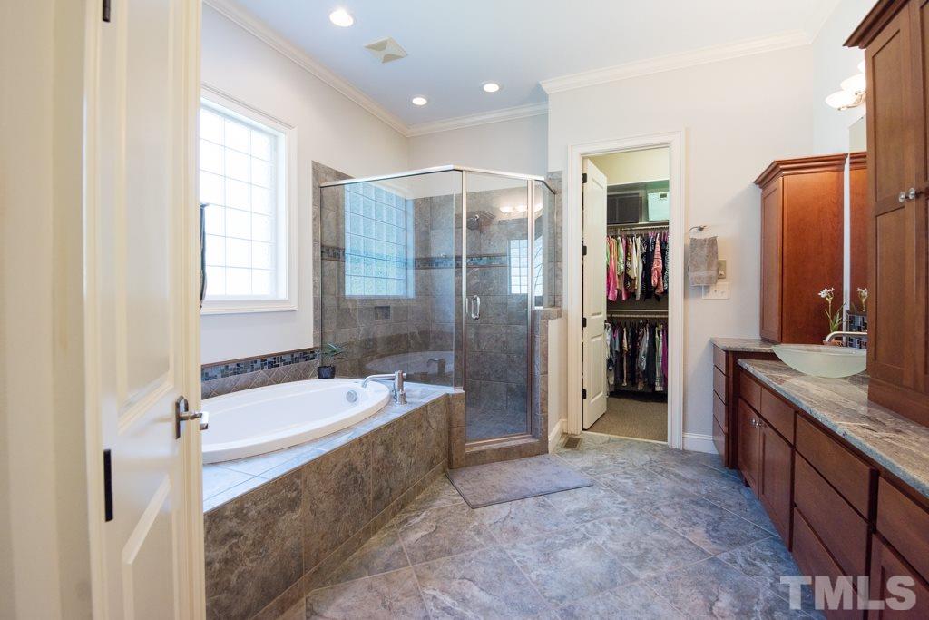 2425 Trenton Woods Way Raleigh, NC 27607 - Photo 9 of 25 Gallery Image 9