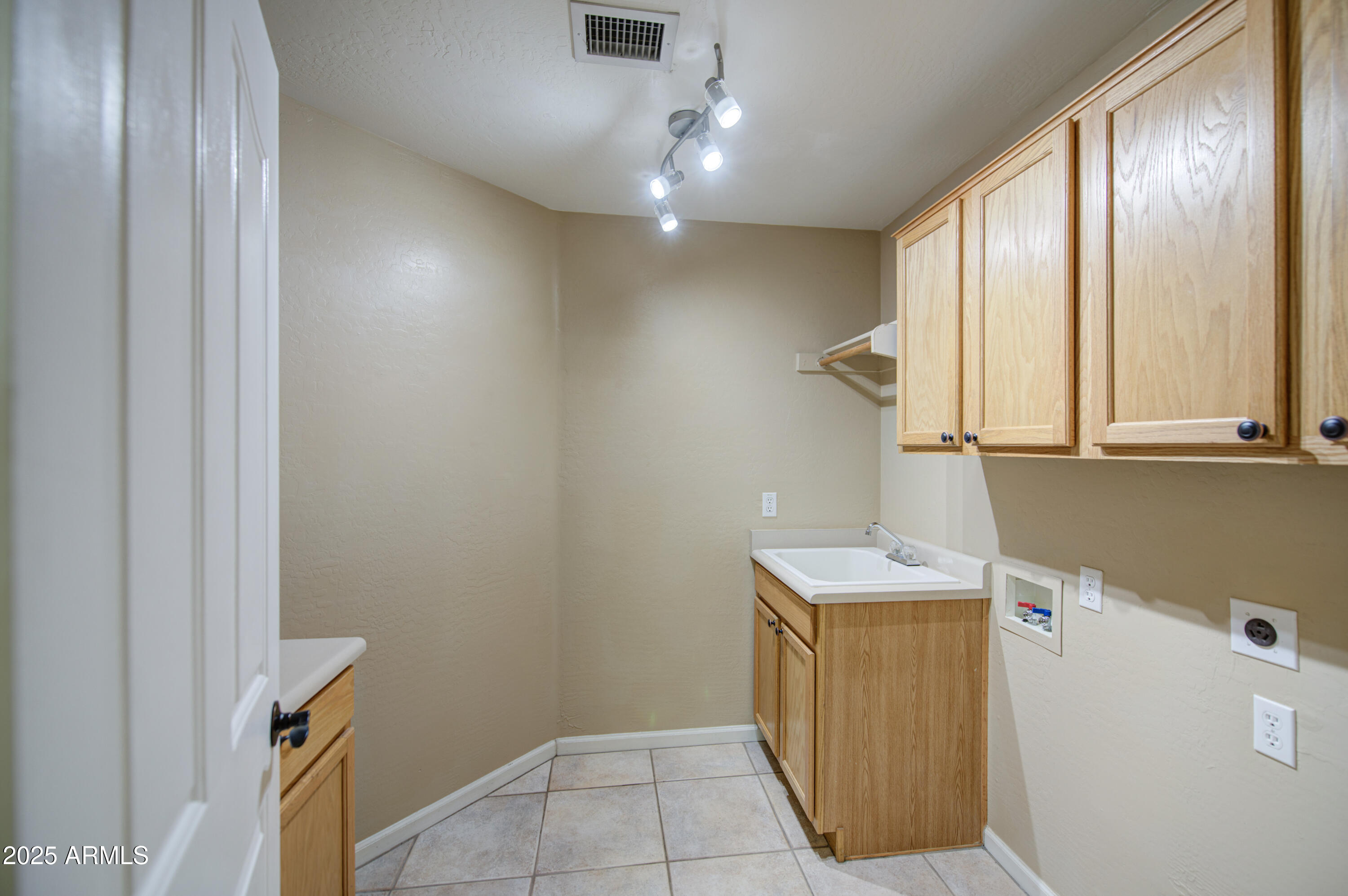 710 South Roanoke Street Gilbert, AZ 85296 - Photo 45 of 102 Laundry