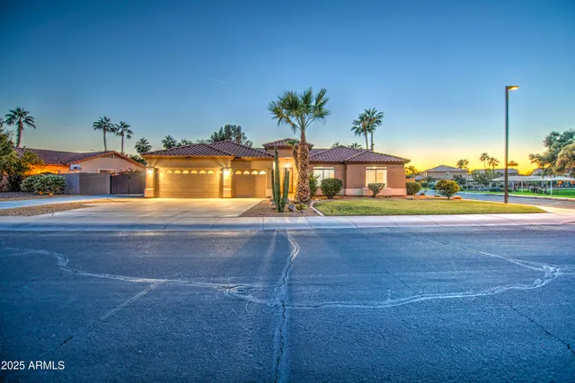 $764,900 | 710 South Roanoke Street, Gilbert, AZ 85296
