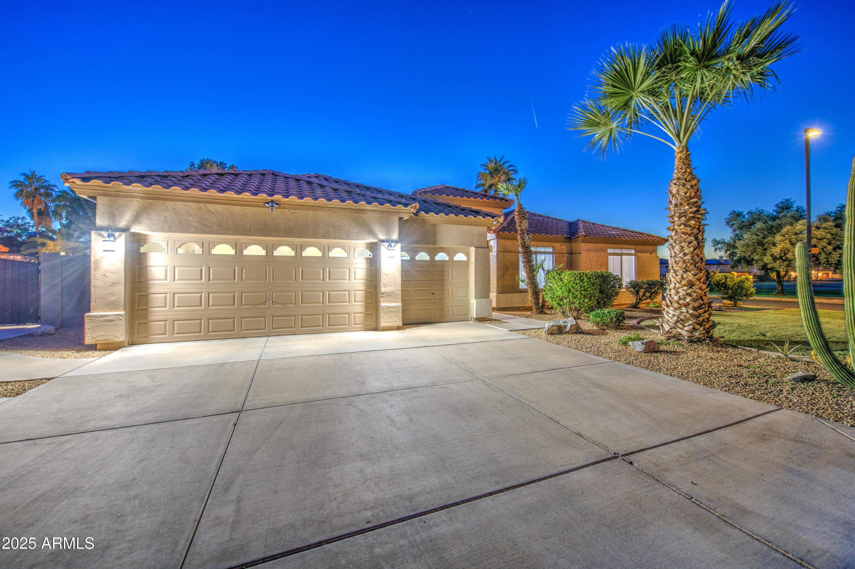 710 South Roanoke Street Gilbert, AZ 85296 - Photo 94 of 102 Twilight 33