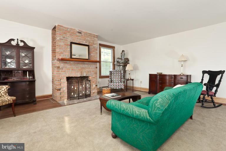 807 Reckord Road Fallston, MD 21047 - Photo 10 of 30 Living Room