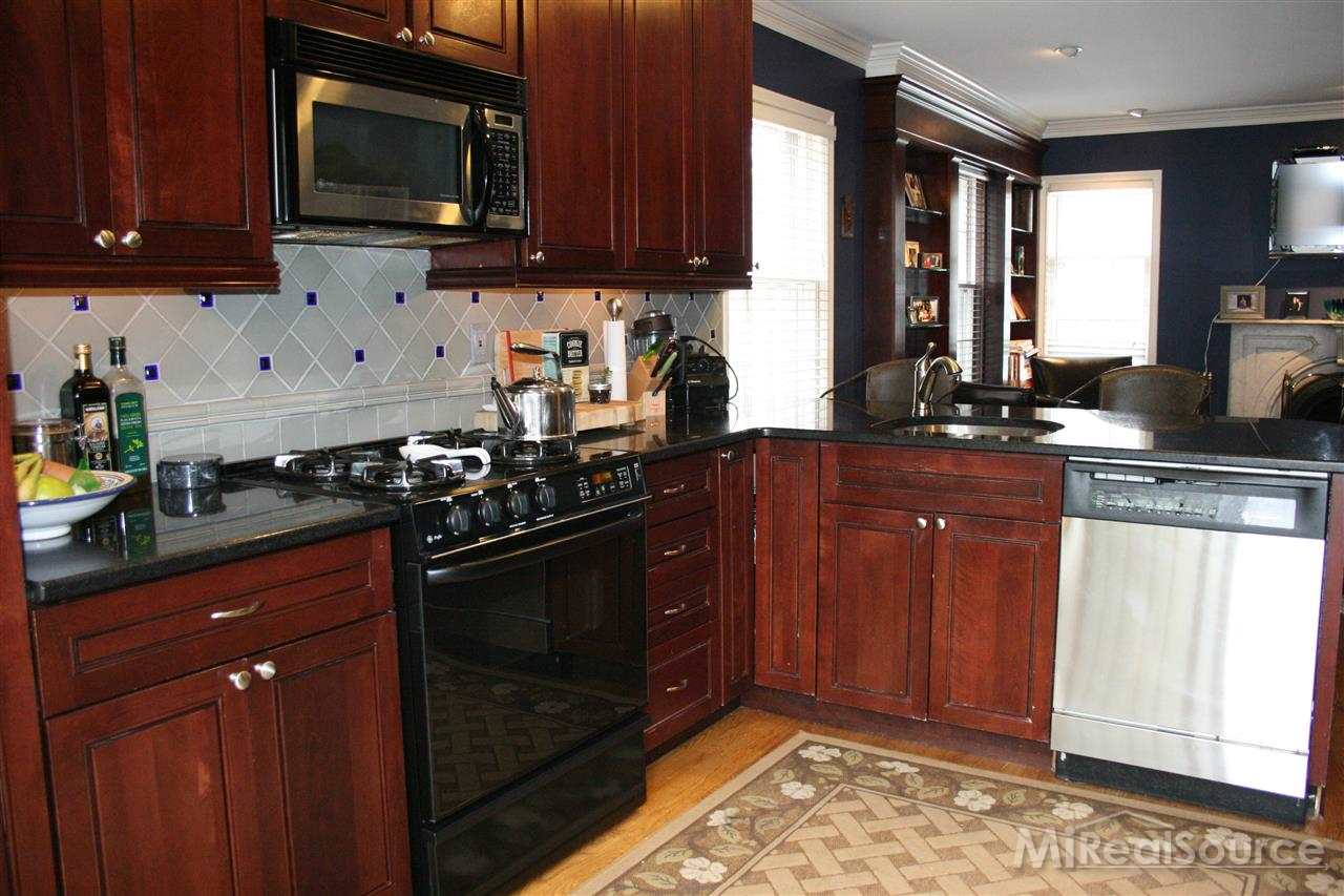 1161 Whittier Road Grosse Pointe Park, MI 48230 - Photo 4 of 15