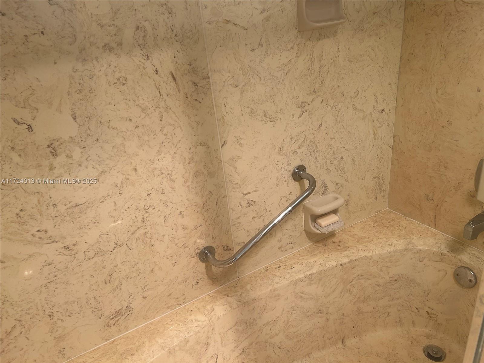 2802 North 46th Avenue, Unit B319 Hollywood, FL 33021 - Photo 22 of 40 Master bathroom shower tub