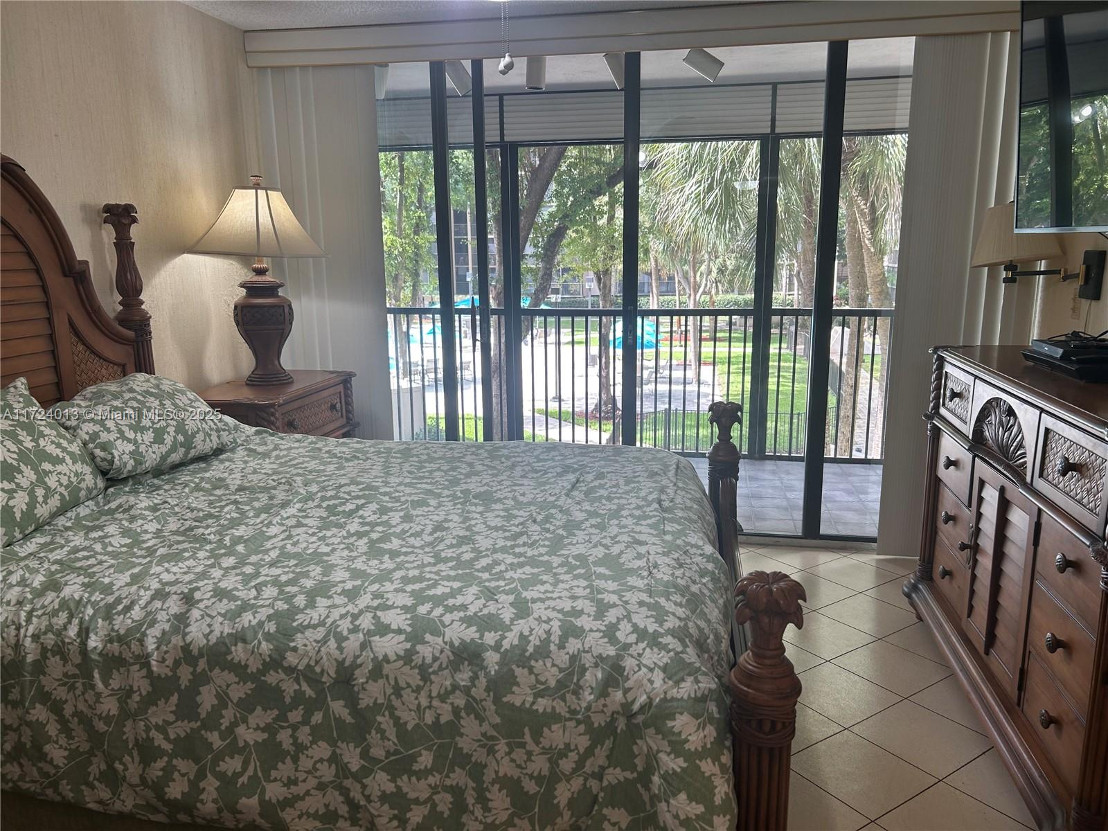 2802 North 46th Avenue, Unit B319 Hollywood, FL 33021 - Photo 23 of 40 2nd bedroom