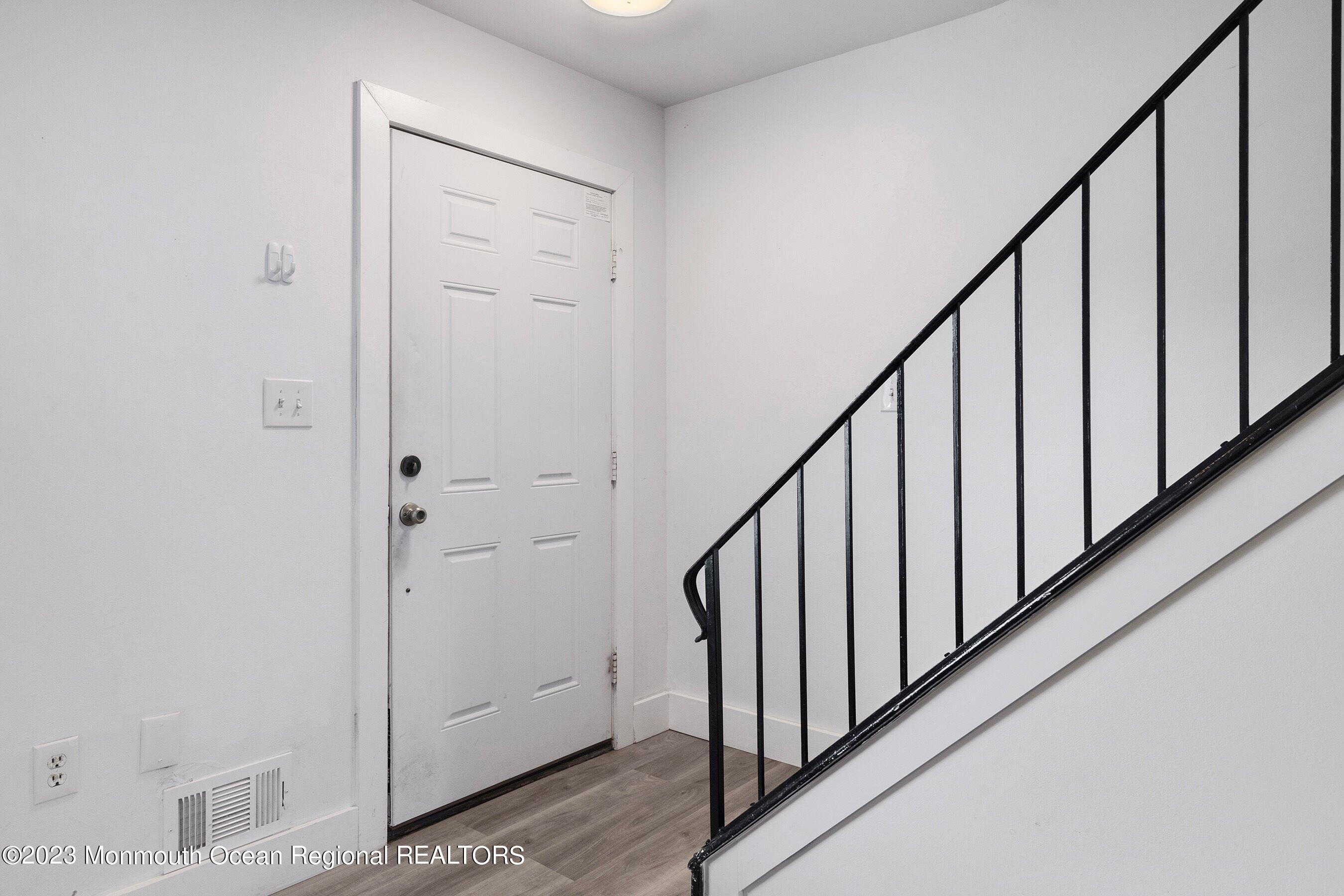 17 Creek Road, Unit 365 Brick, NJ 08724 - Photo 4 of 22 04-Foyer