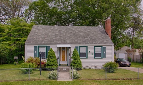 17 Winslow Road Beverly, MA 01915 - Photo 1 of 16 Gallery Image 1