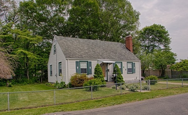 17 Winslow Road Beverly, MA 01915 - Photo 2 of 16 Gallery Image 2