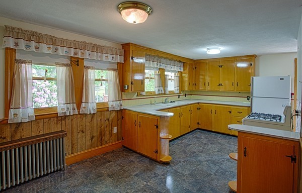 17 Winslow Road Beverly, MA 01915 - Photo 8 of 16 Gallery Image 8
