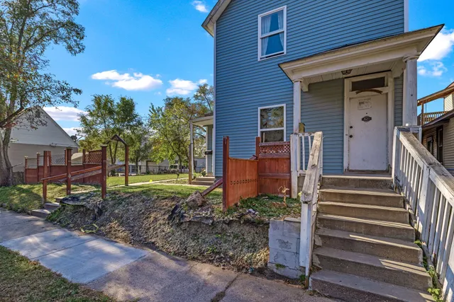 $260,000 | 821 Hardenbergh Place, St. Paul, MN 55117