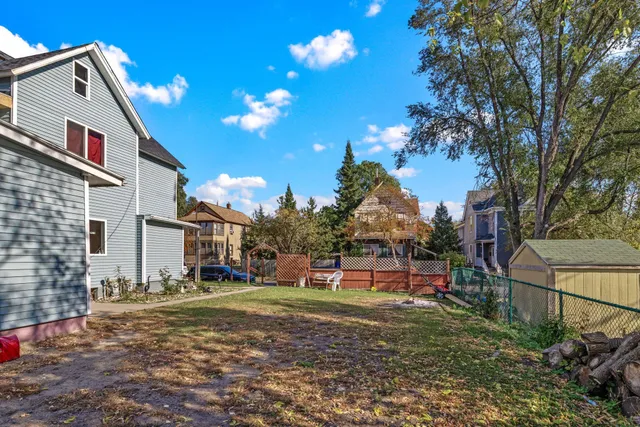 $260,000 | 821 Hardenbergh Place, St. Paul, MN 55117