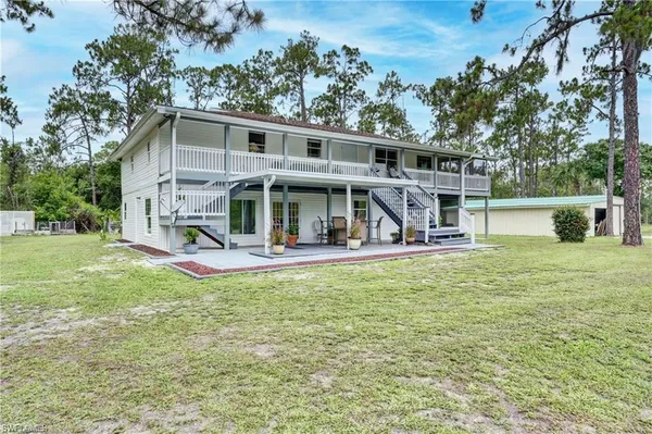 $890,000 | 985 Honeybee Drive, Naples, FL 34120