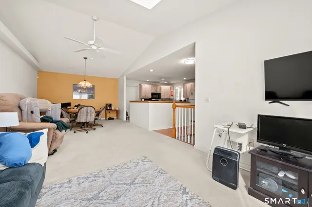 $219,900 | 117 Dibble Hollow Lane, Unit 117, Windsor Locks, CT 06096