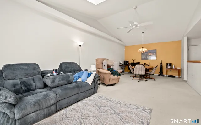 $219,900 | 117 Dibble Hollow Lane, Unit 117, Windsor Locks, CT 06096