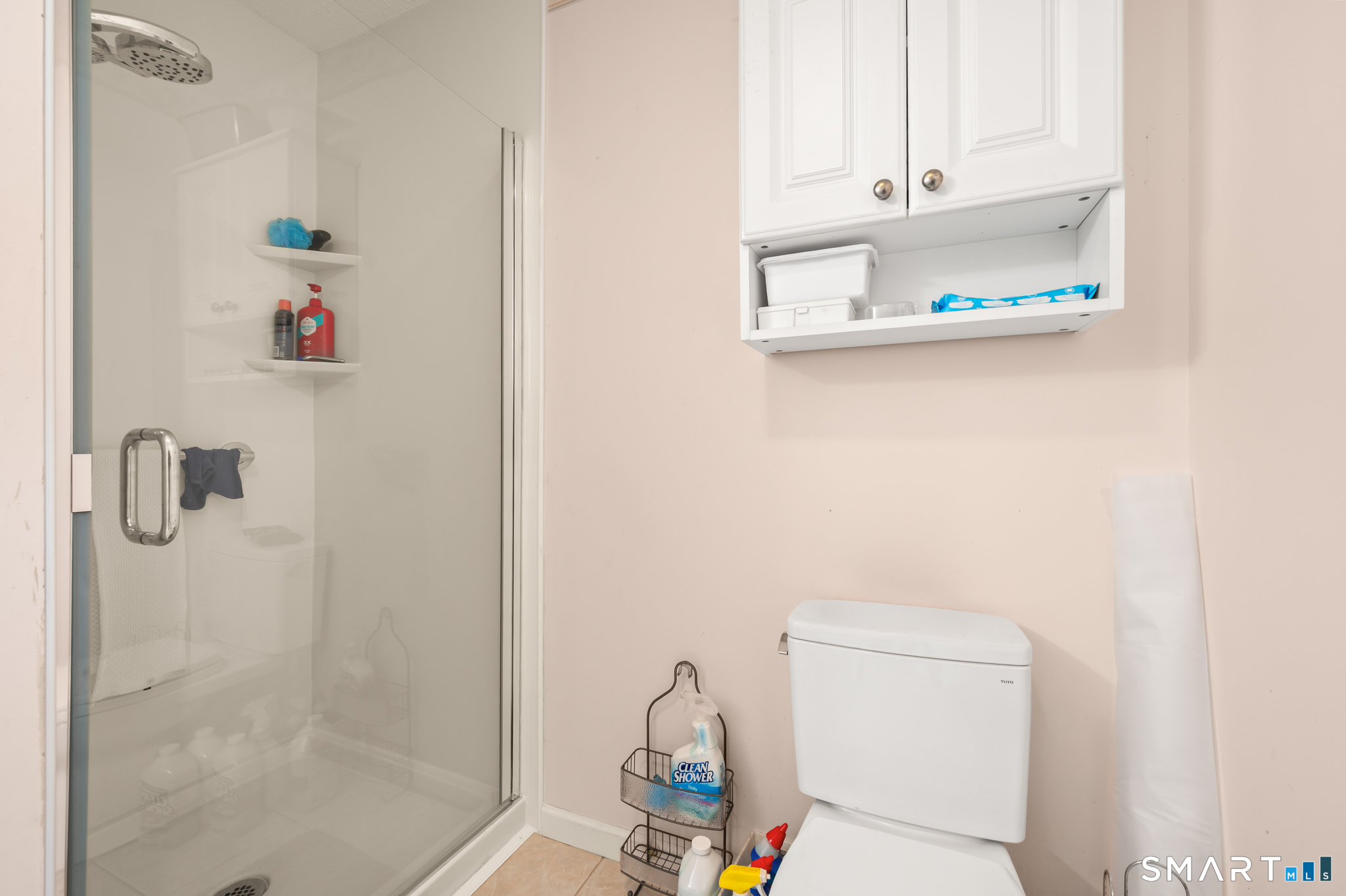 117 Dibble Hollow Lane, Unit 117 Windsor Locks, CT 06096 - Photo 19 of 34 a bathroom with a sink and a shower curtain