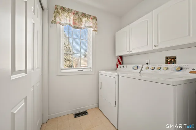 $219,900 | 117 Dibble Hollow Lane, Unit 117, Windsor Locks, CT 06096