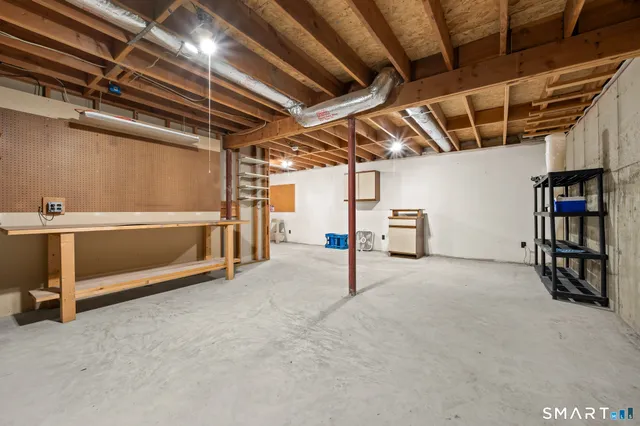 $219,900 | 117 Dibble Hollow Lane, Unit 117, Windsor Locks, CT 06096