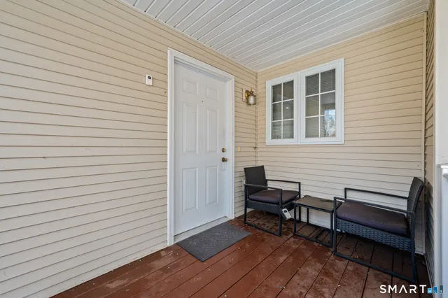 $219,900 | 117 Dibble Hollow Lane, Unit 117, Windsor Locks, CT 06096