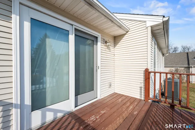 $219,900 | 117 Dibble Hollow Lane, Unit 117, Windsor Locks, CT 06096