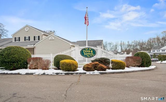 $219,900 | 117 Dibble Hollow Lane, Unit 117, Windsor Locks, CT 06096