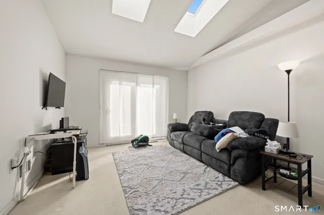 $219,900 | 117 Dibble Hollow Lane, Unit 117, Windsor Locks, CT 06096