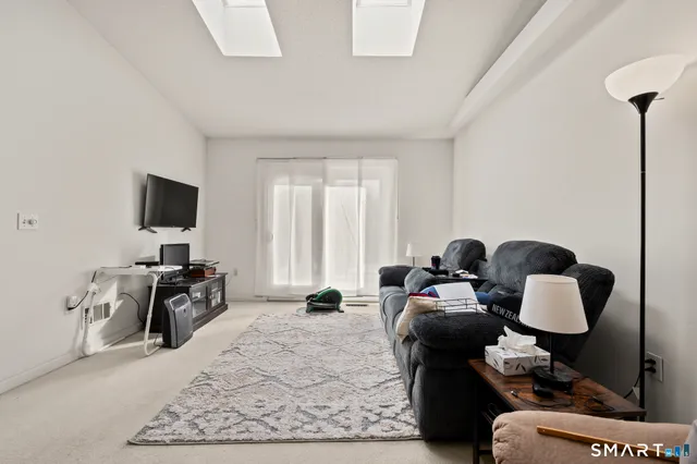 $219,900 | 117 Dibble Hollow Lane, Unit 117, Windsor Locks, CT 06096