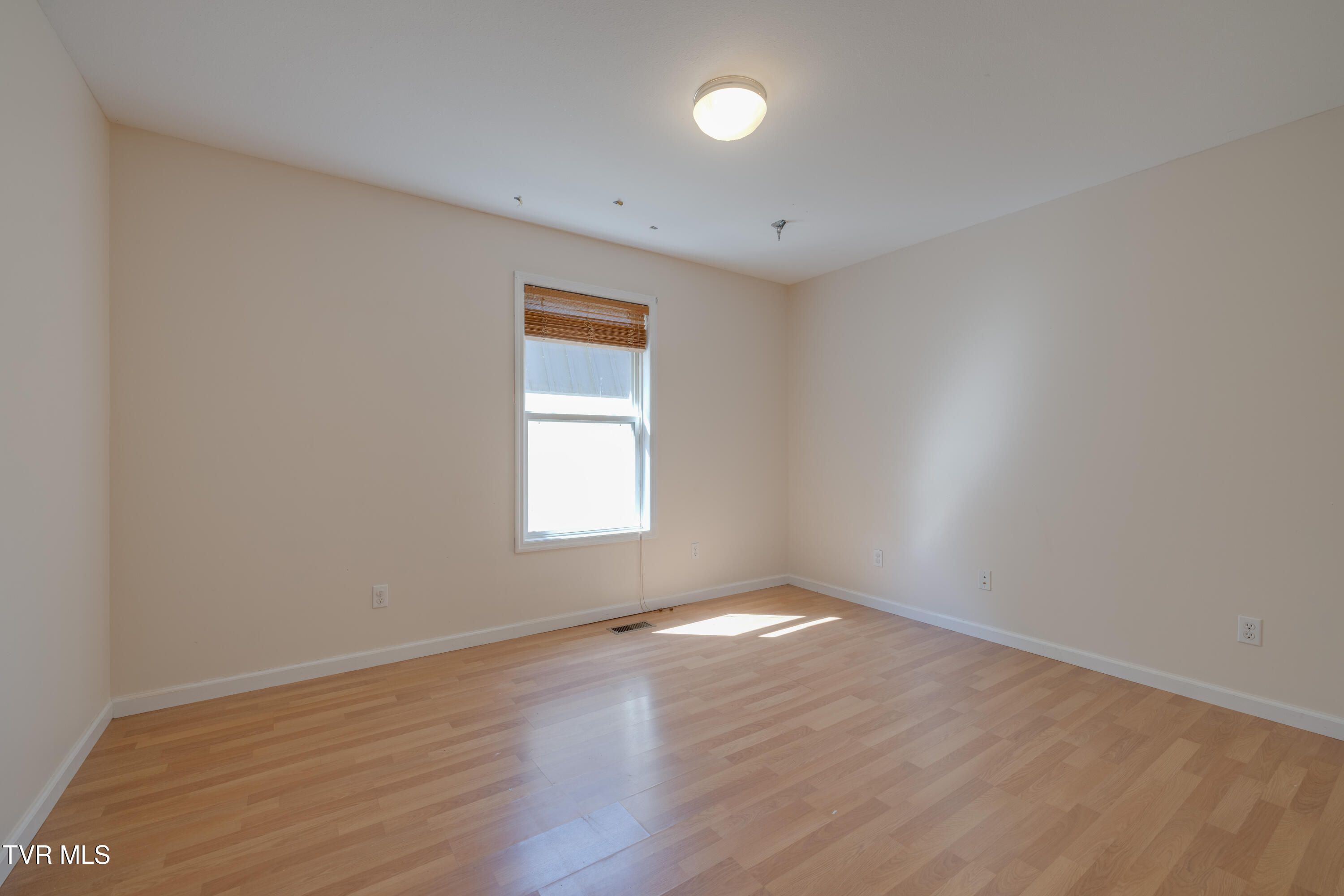 154 Sycamore Street Erwin, TN 37650 - Photo 24 of 38 1000045263