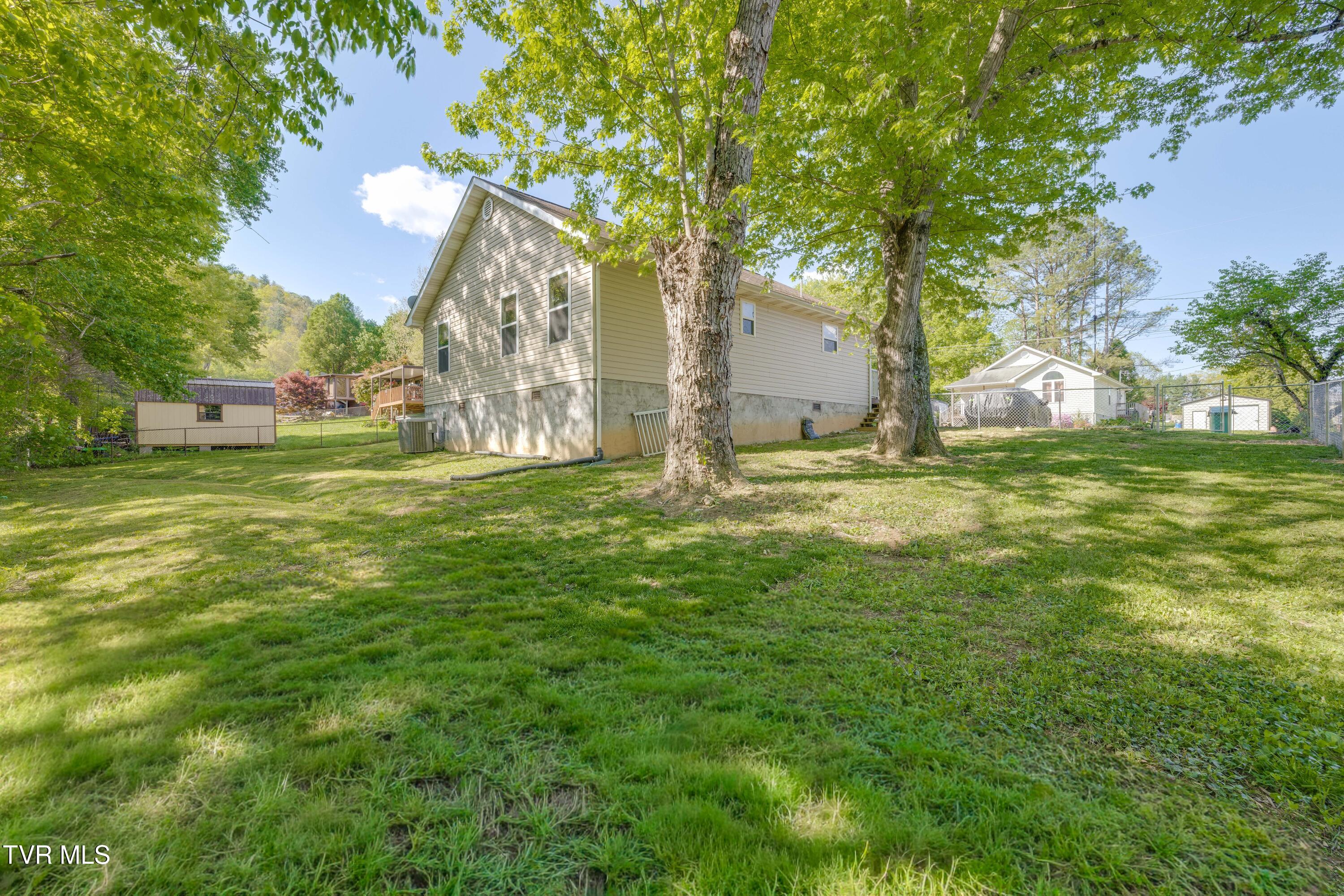 154 Sycamore Street Erwin, TN 37650 - Photo 28 of 38 1000045267