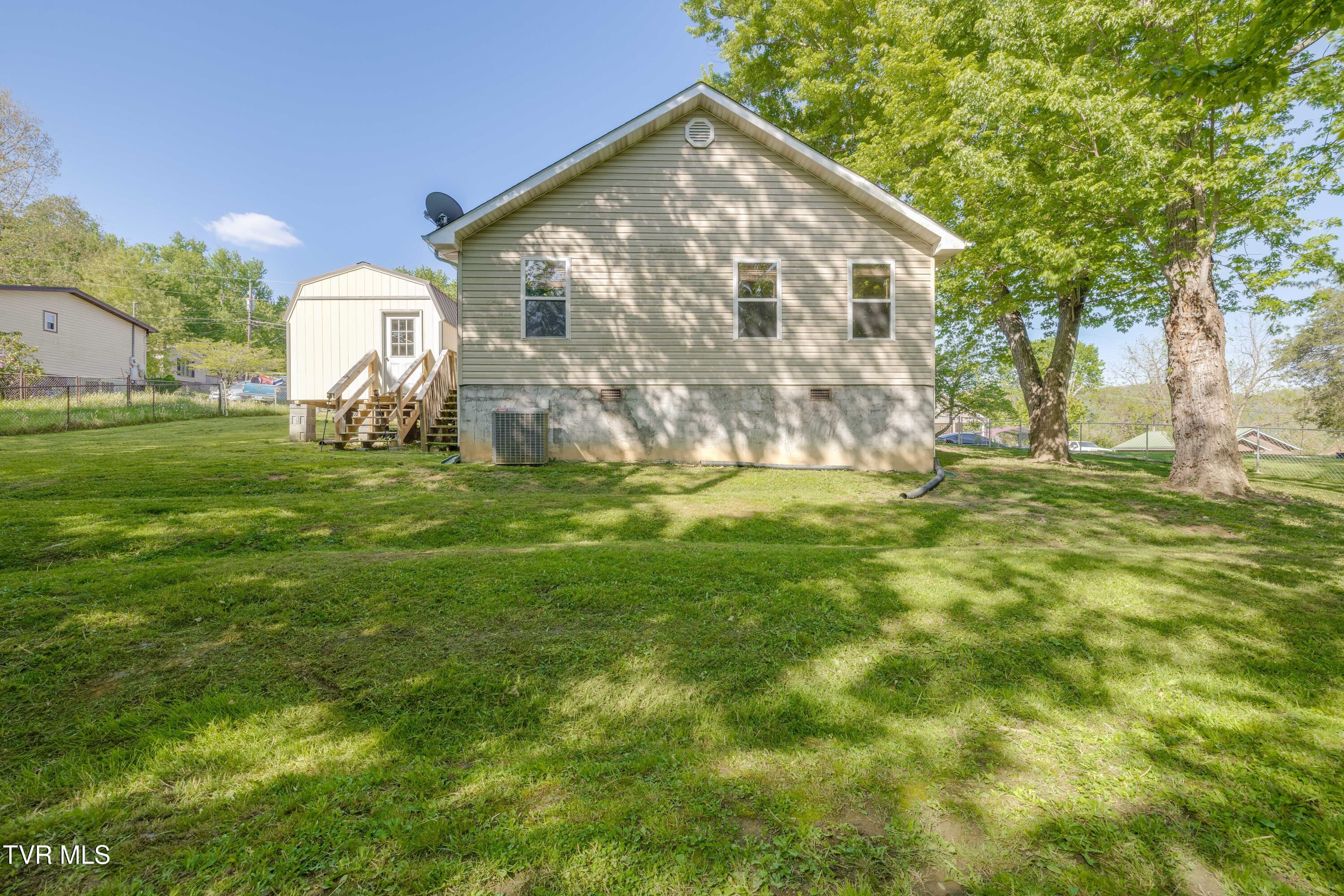 154 Sycamore Street Erwin, TN 37650 - Photo 29 of 38 1000045268