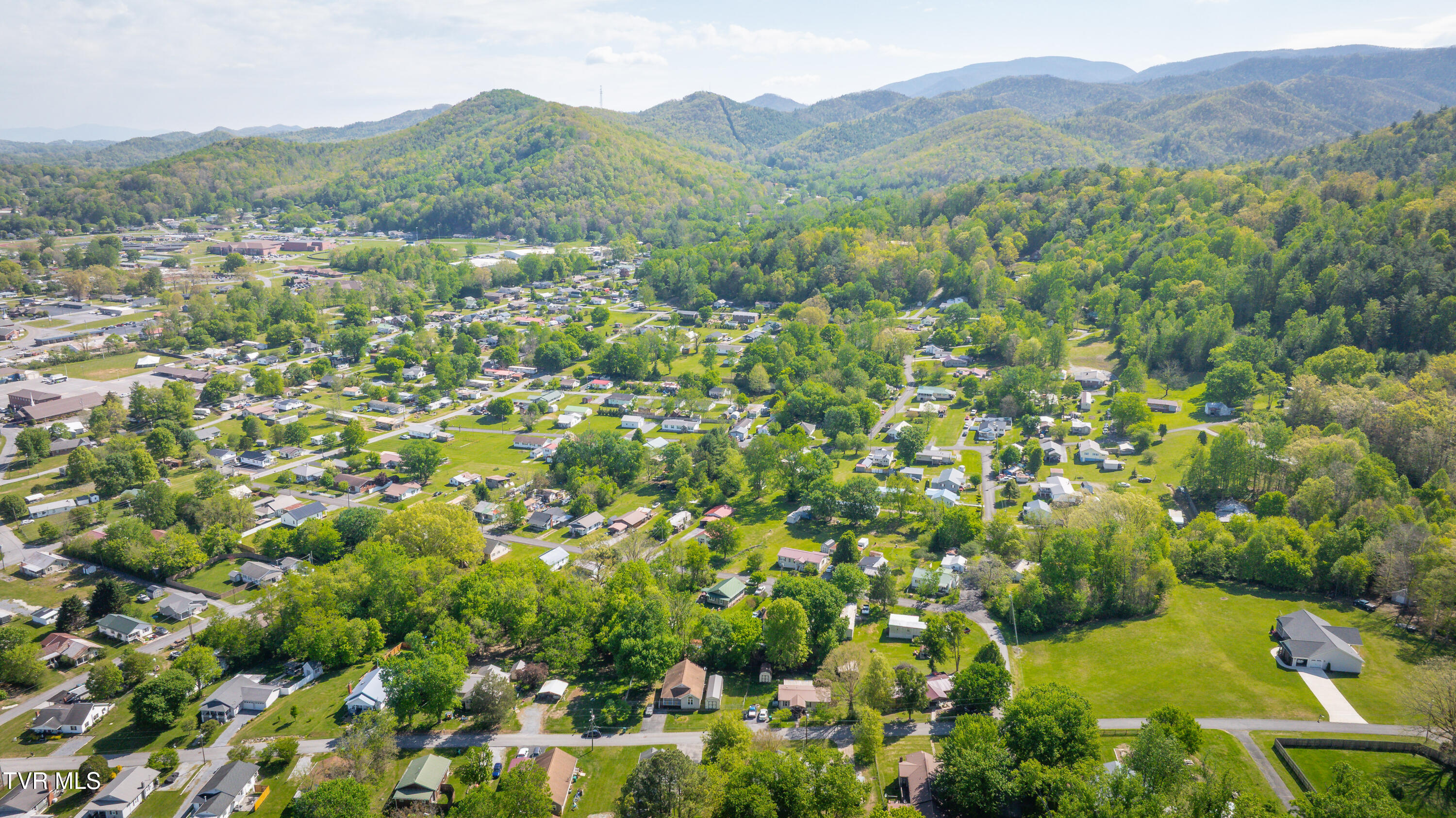 154 Sycamore Street Erwin, TN 37650 - Photo 35 of 38 1000045272