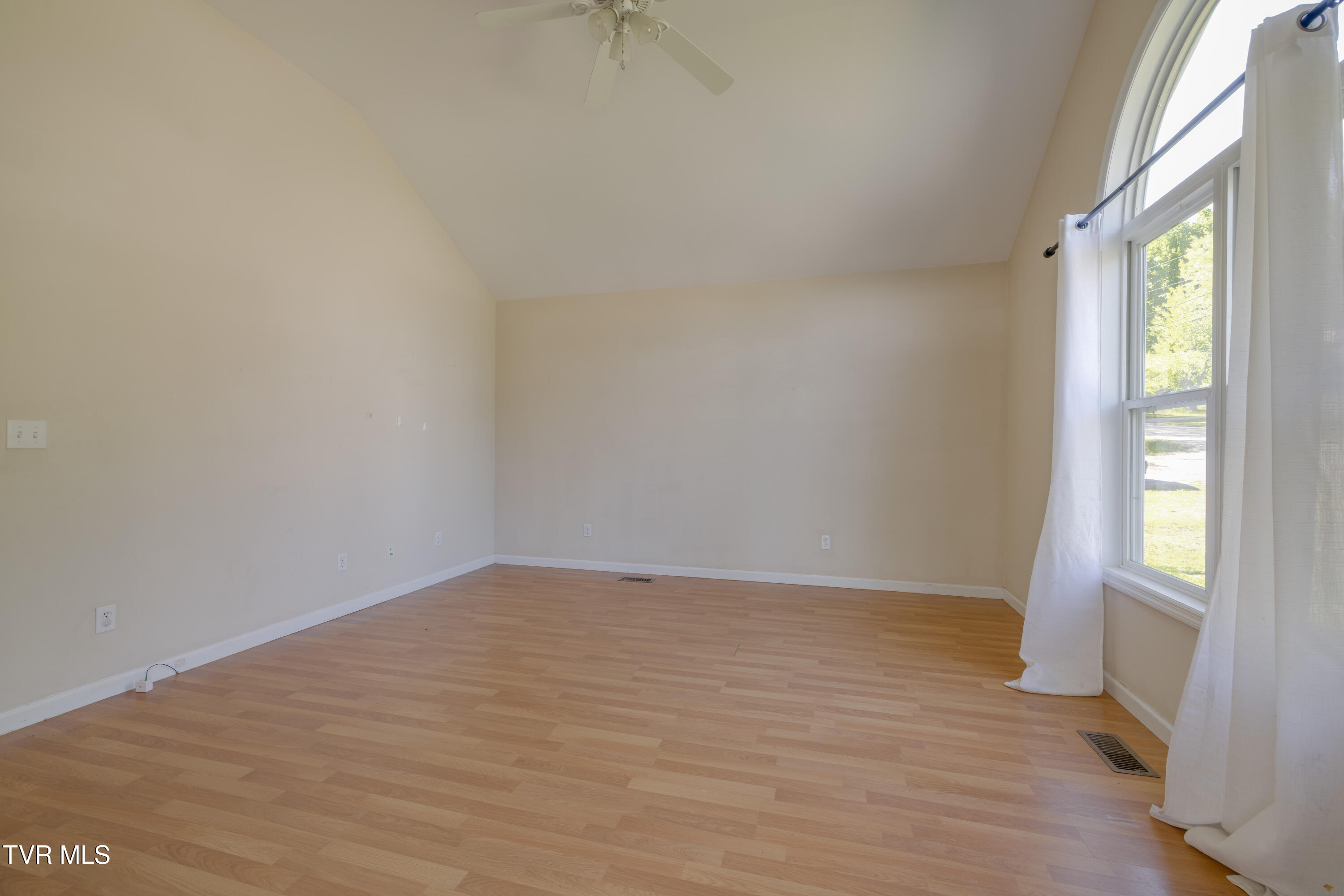 154 Sycamore Street Erwin, TN 37650 - Photo 6 of 38 1000045244