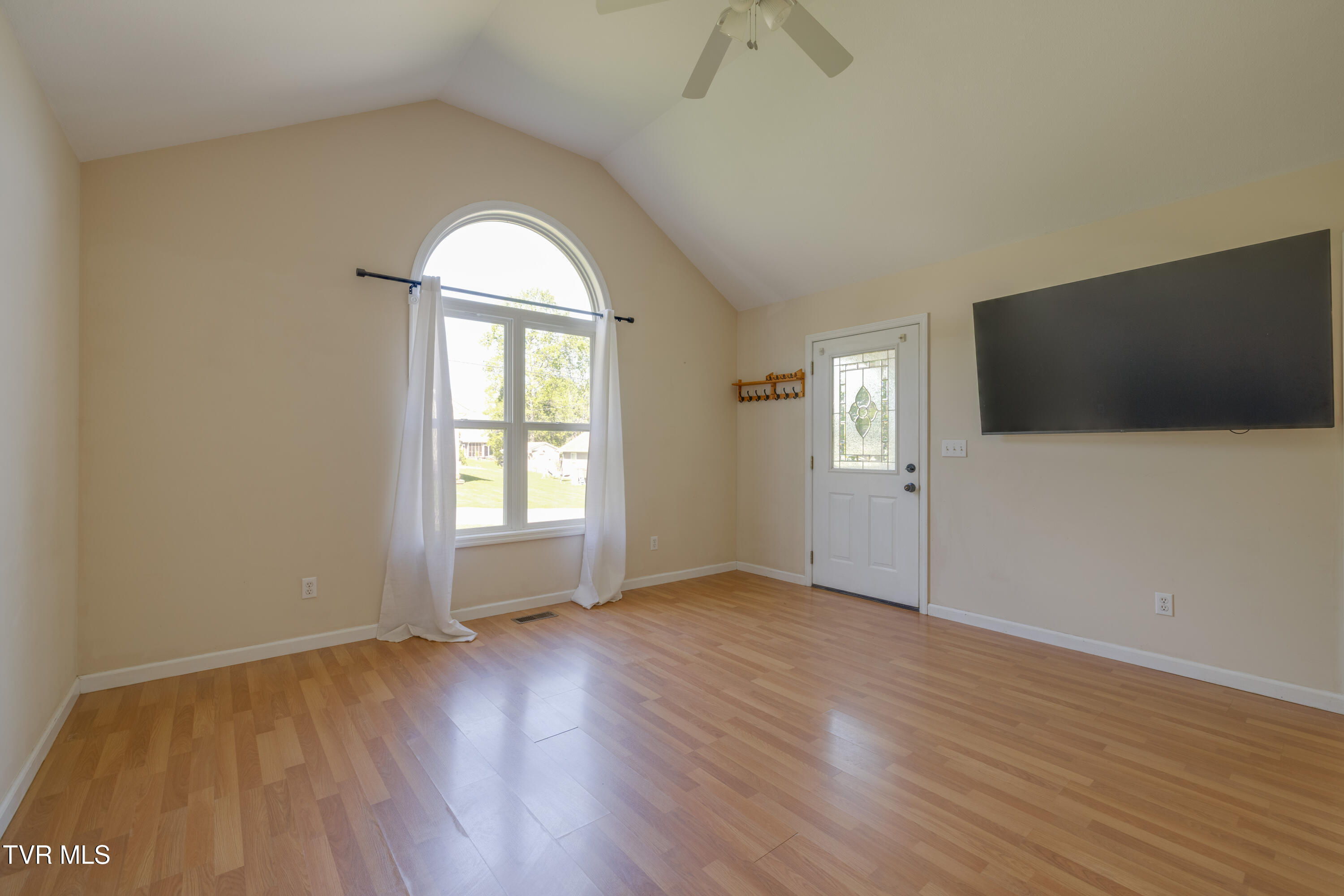 154 Sycamore Street Erwin, TN 37650 - Photo 8 of 38 1000045246