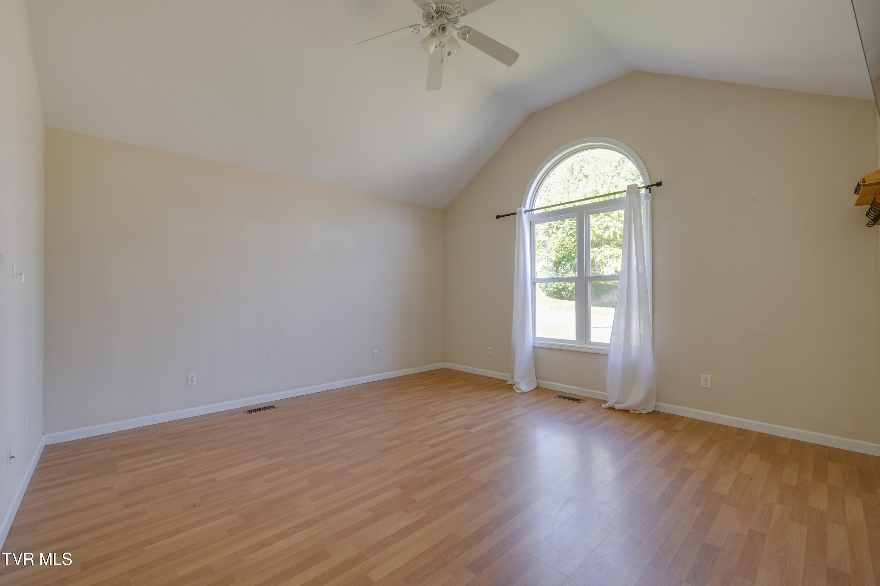 154 Sycamore Street Erwin, TN 37650 - Photo 9 of 38 1000045247