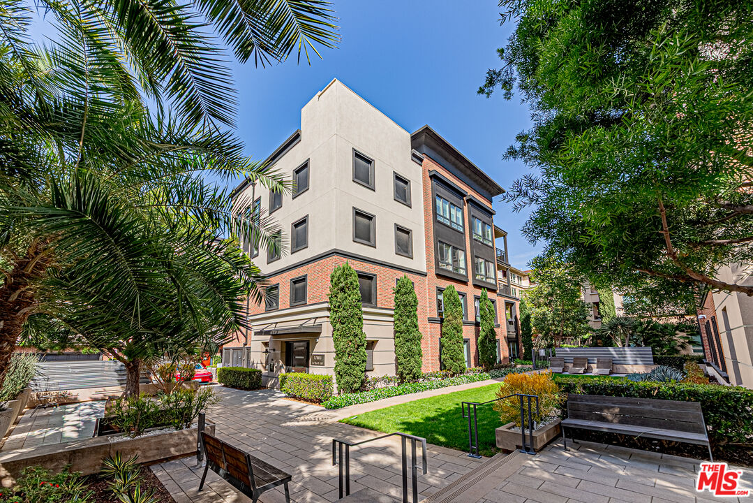 12883 West Runway Road, Unit 2 Playa Vista, CA 90094 - Photo 1 of 61