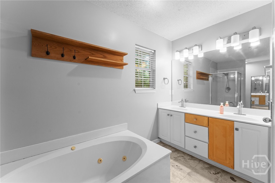 219 Oxford Circle Rincon, GA 31326 - Photo 22 of 31 Primary Bath W/ Jetted tub
