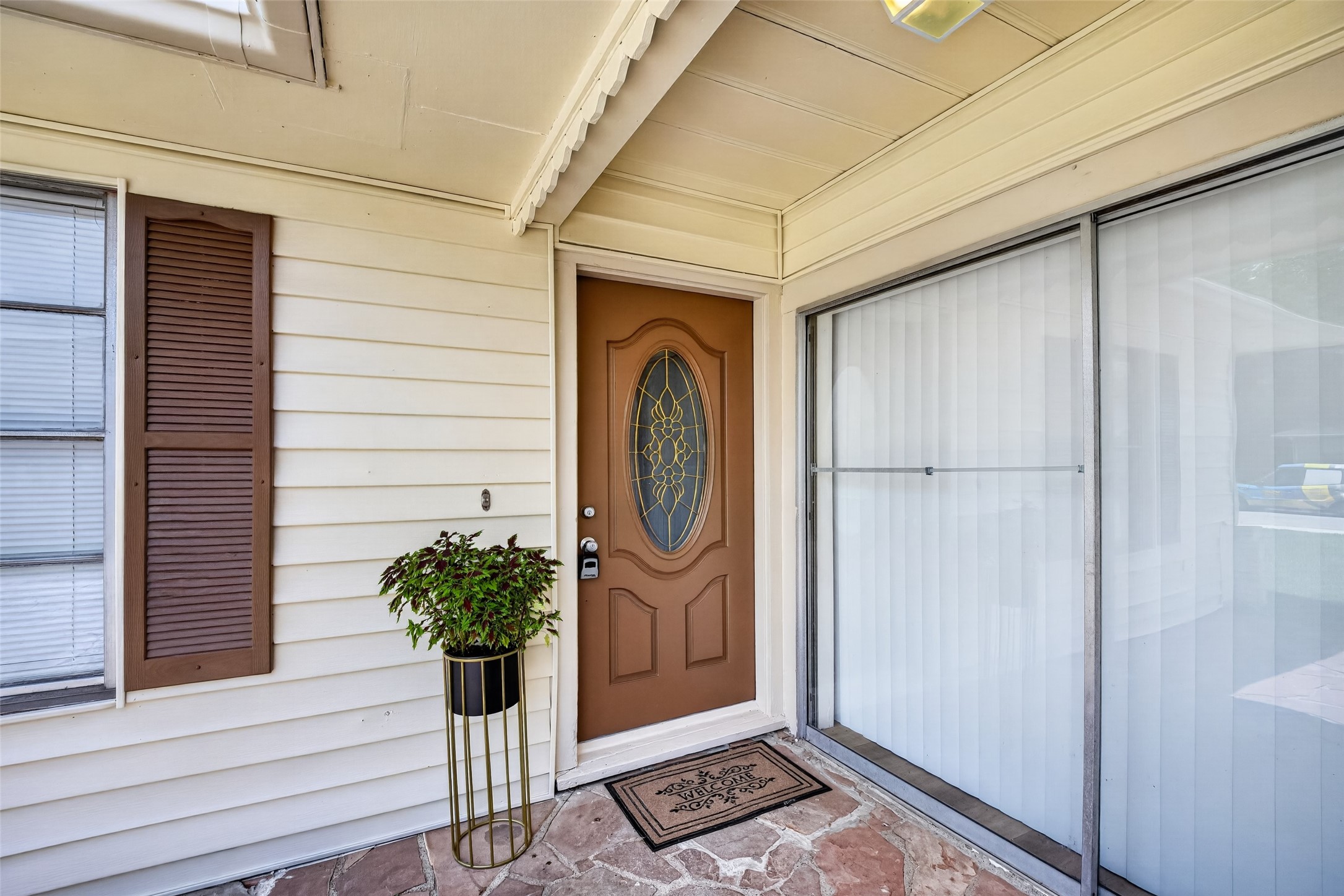 3218 Grant Street Pasadena, TX 77503 - Photo 3 of 26 Walk into your new home.