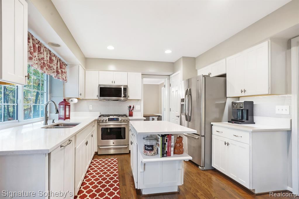 1355 Thames Drive Rochester Hills, MI 48307 - Photo 8 of 36