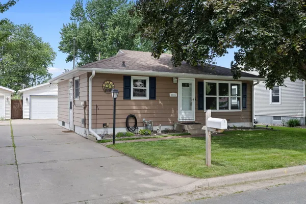 $271,900 | 2216 30th Street South, La Crosse, WI 54601