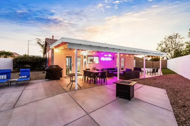 a view of a tennis court