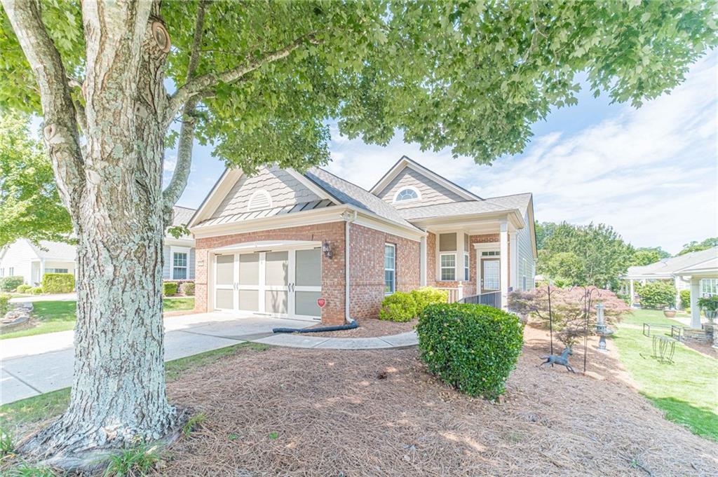 6260 Brookside Lane Hoschton, GA 30548 - Photo 4 of 59 a front view of a house with garden
