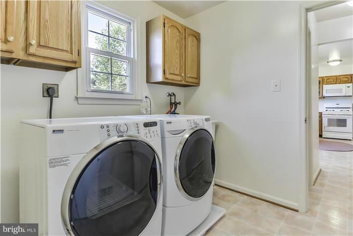 15507 Good Hope Road Silver Spring, MD 20905 - Photo 10 of 30 a view of livingroom with washer and dryer