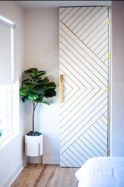 1701 Porter Road, Unit 8 Nashville, TN 37206 - Photo 11 of 17 a vase of flowers sitting on a table