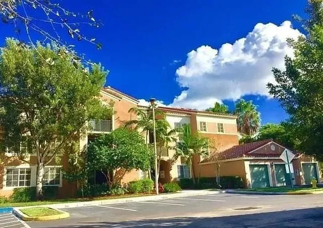 $269,500 | 4820 North State Road 7, Unit 10105, Pompano Beach, FL 33073