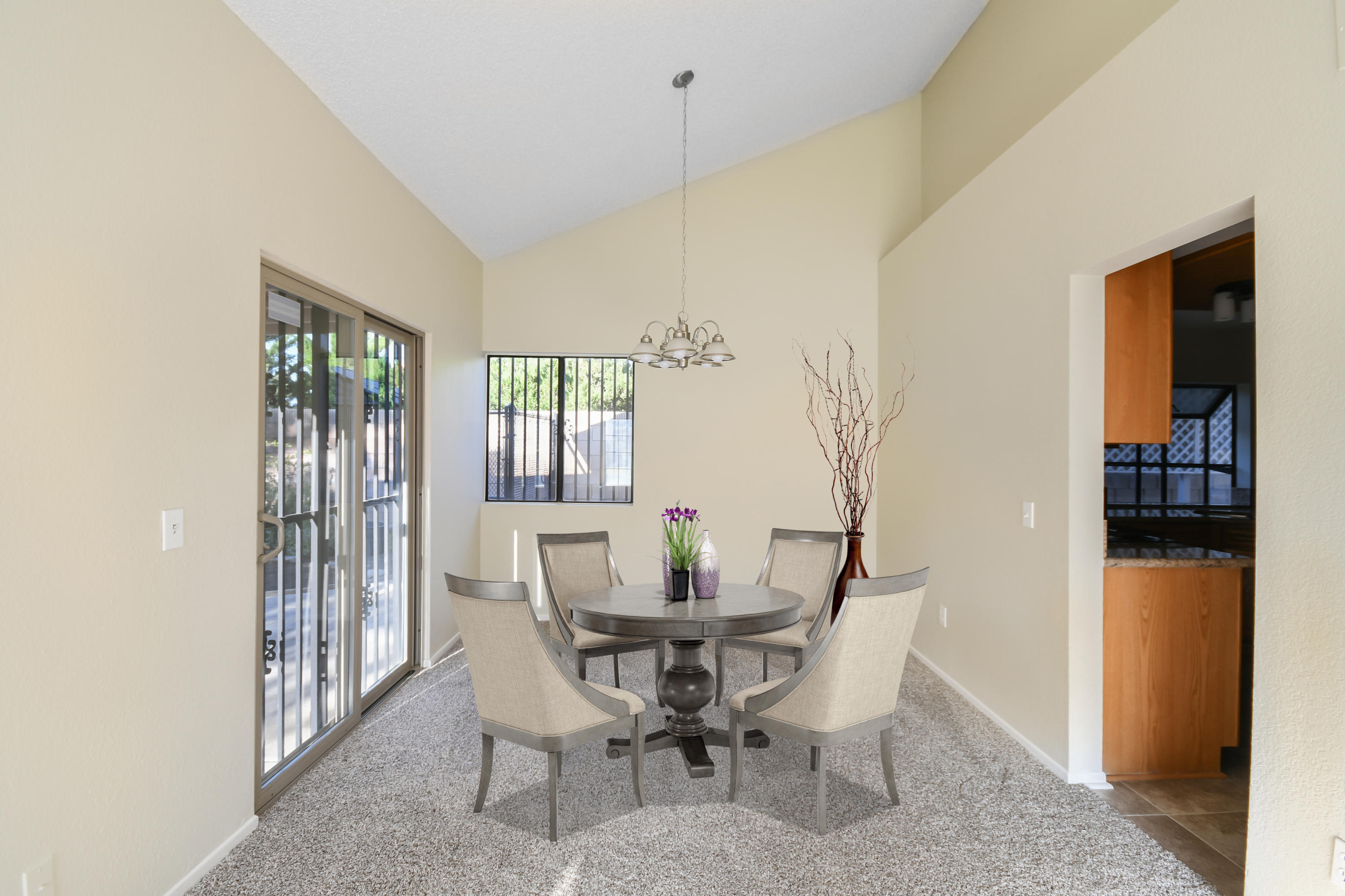 44127 Ruthron Avenue Lancaster, CA 93536 - Photo 4 of 24 DSC_9847