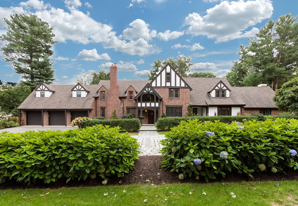 33 Allen Road Wellesley, MA 02481 - Photo 3 of 30