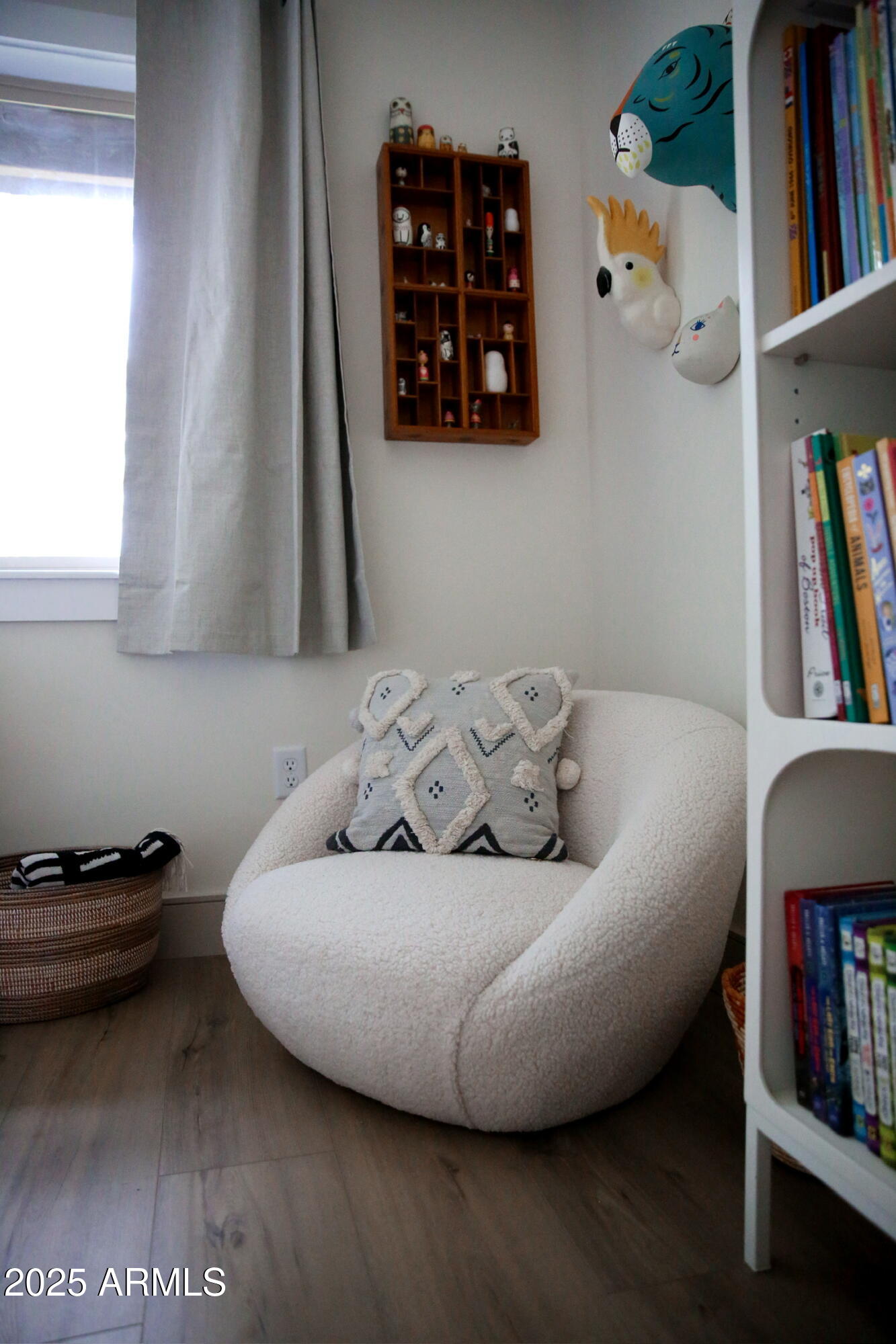 480 Cochise Road Munds Park, AZ 86017 - Photo 57 of 62 a room with a book shelf and a book shelf